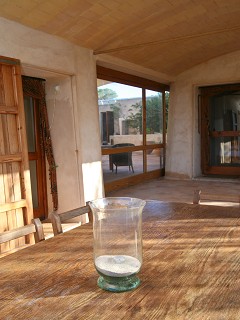 Terrasee mit Esstisch